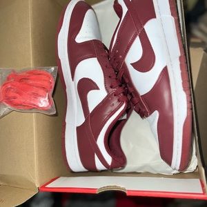 Men’s nike dunk low retro Team Red size 9.5